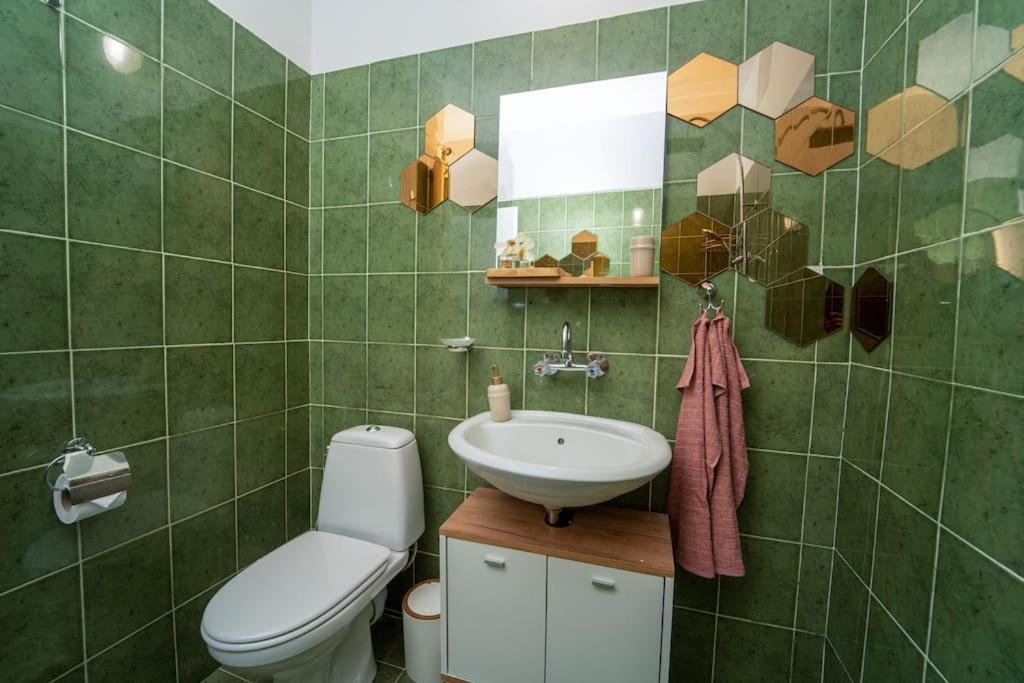 Center 1-bedroom Flat Next To Mall Of *