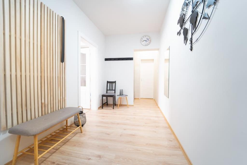 Center 1-bedroom Flat Next To Mall Of Apartemen Sofia