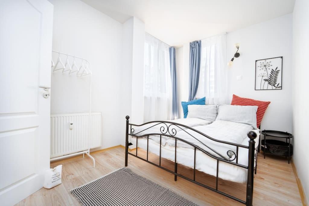 Center 1-bedroom Flat Next To Mall Of Sofia